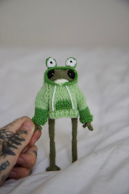 Frog Hoodie knitting pattern