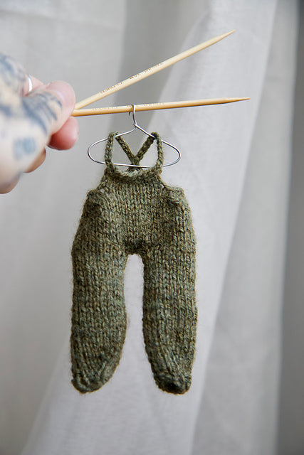 Overalls v2 knitting pattern